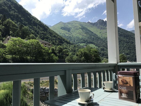Outdoor dining - T2 +alcove, récent 4/5 pers. Parking. Balcon. Wifi (Cauterets)
