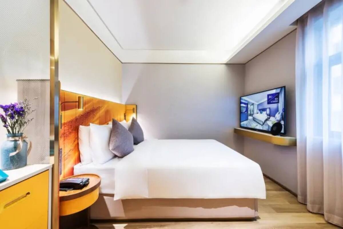 Desk, blackout drapes, WiFi (free), bed sheets