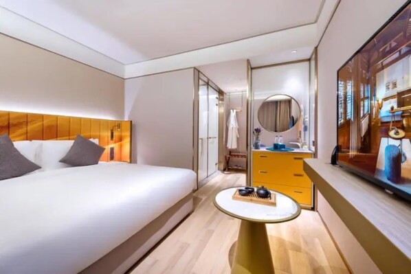 Deluxe Double Room | Desk, blackout drapes, free WiFi, bed sheets