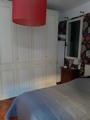 1 habitación, cunas gratuitas y ropa de cama 