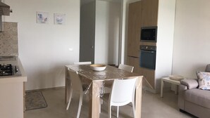 Leilighet, 2 soverom | Spiseområde på rommet