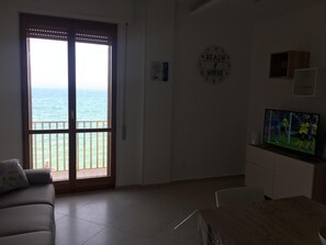 Apartment, 2 Bedrooms | Living area | 32-inch flat-screen TV with digital channels, TV - Casa Stella marina (Pozzallo)