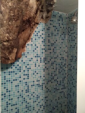 Bathroom shower - Grotta Paradiso (Modica)
