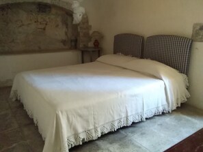 Apartment, 2 Bedrooms | 2 bedrooms, bed sheets