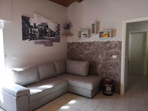 Apartment, 2 Bedrooms | Living area | 32-inch flat-screen TV with digital channels, TV - La casa di Viola (Modica)