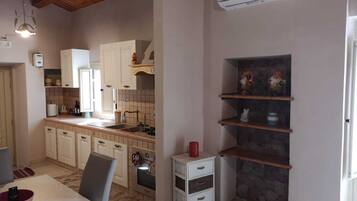 Apartment, 2 Bedrooms | In-room dining