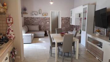 Apartment, 2 Bedrooms | In-room dining