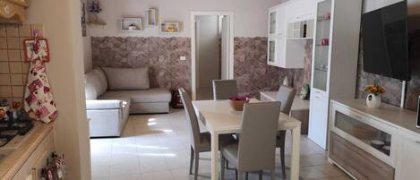 Appartement, 2 slaapkamers | Dineren op de kamer