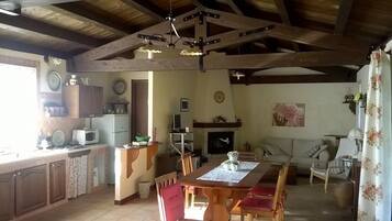 Villa, 1 Bedroom | In-room dining