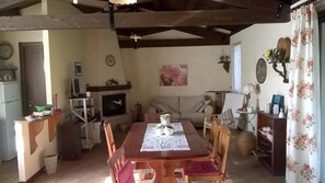 Villa, 1 chambre | Restauration dans la chambre