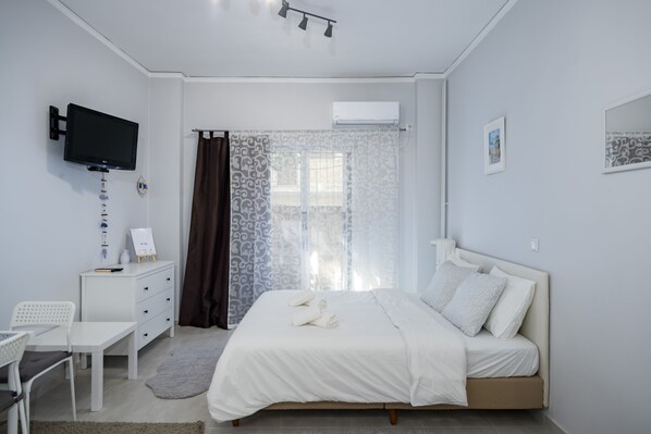 In-room safe, individually decorated, individually furnished, desk