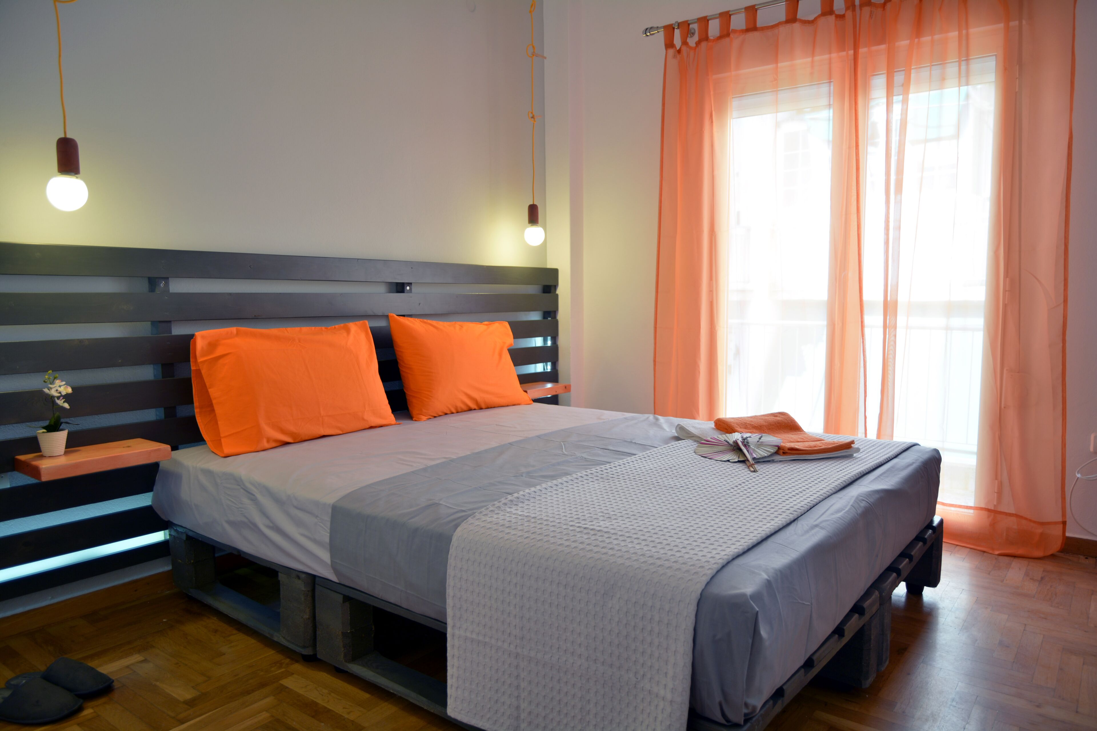 City Apartment | 1 bedroom, hypo-allergenic bedding, desk, laptop workspace