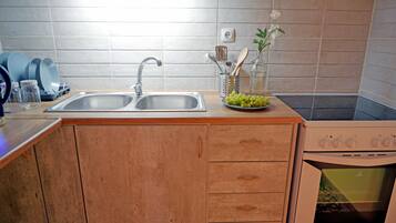 City Apartment | Private kitchen | Full-size fridge, microwave, oven, stovetop