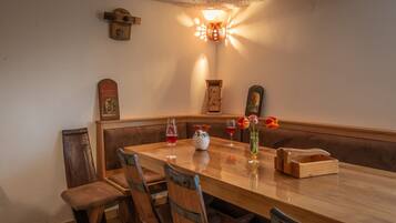 Apartment, 2 Bedrooms | In-room dining