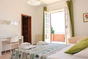 6 habitaciones, tabla de planchar con plancha, cuna de viaje y wifi 