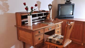 Cottage | Living area | TV