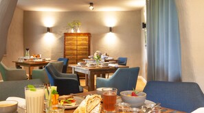 Breakfast, lunch, dinner served; garden views