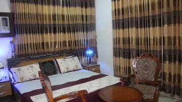 Deluxe Suite, 1 Bedroom, Kitchen | Extra beds