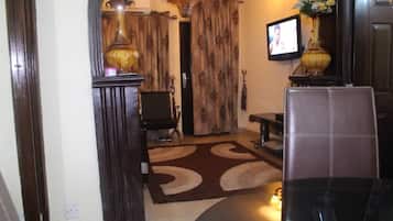 Luxury Single Room, 1 Bedroom, Accessible, Smoking | Desk, laptop workspace, soundproofing, iron/ironing board