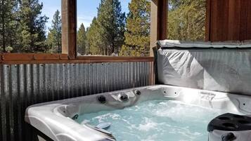 Cabin, Multiple Beds, Hot Tub, Mountain View | Spa