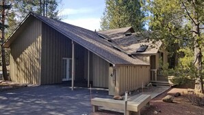 Exterior - Mountain View 4 (Bend)
