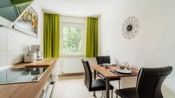 Apartment (2) | Private kitchen | Fridge, oven, stovetop, toaster