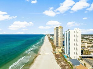 On the beach - FREE BEACH SERVICE + THE LARGEST CONDO IN THE RESORT! 2ND FLOOR! (Panama City Beach)