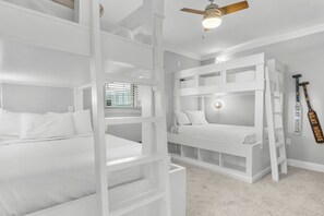 3 bedrooms, free WiFi, bed sheets - FREE BEACH SERVICE + THE LARGEST CONDO IN THE RESORT! 2ND FLOOR! (Panama City Beach)