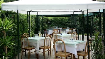 Apartment | Dining