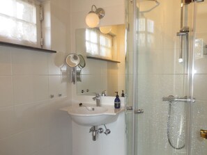 Chalet | Bathroom | Shower - Cozy Chalet With Private Garden Near the Forest (Malmedy)