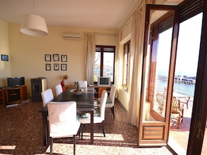 Living room - Sea-view Holiday Home in Pozzillo With Terrace (Acireale)