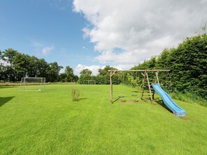 House | Garden - Spacious Retreat by Lake (Waimes)