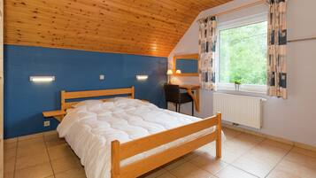 House | 9 bedrooms, individually furnished, bed sheets