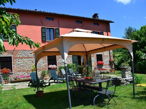 Independent Tuscan Holiday Home With Garden and Valley Views