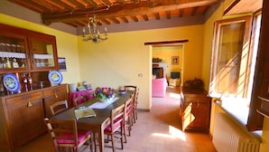 Dining - Independent Tuscan Holiday Home With Garden and Valley Views (Castiglione di Garfagnana)