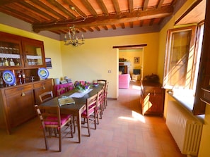 Dining - Independent Tuscan Holiday Home With Garden and Valley Views (Castiglione di Garfagnana)