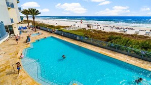 A swimming pool with a view of the beach and ocean. - Amazing Gulf Front Unit for 8!beach srvc included!!! (Panama City Beach)