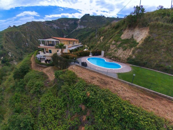 House | Pool