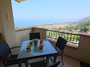 Dining - Belvilla by OYO Lunedi (Parghelia)