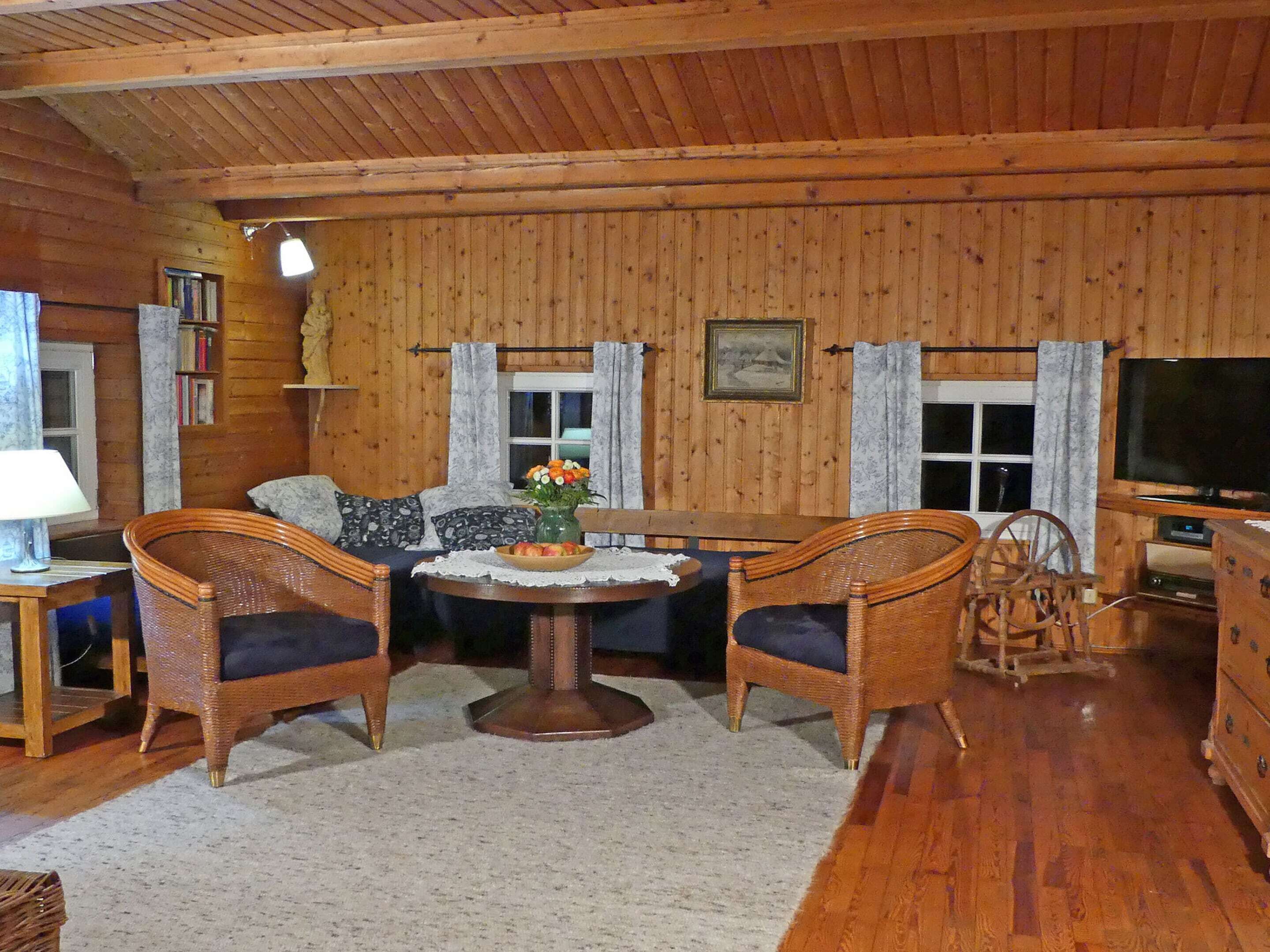 House | 1 bedroom, individually furnished, bed sheets