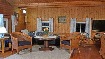 House | 1 bedroom, individually furnished, bed sheets