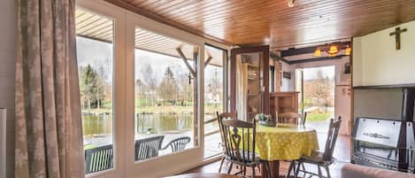 Chalet | Tempat makan