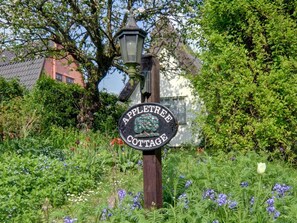 Exterior - Old World Holiday Home in Denston with Garden near City Center (Newmarket)