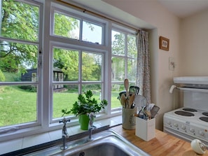 House | View from room - Old World Holiday Home in Denston with Garden near City Center (Newmarket)