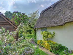 Exterior - Old World Holiday Home in Denston with Garden near City Center (Newmarket)