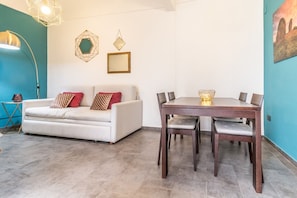 TV - Baroque apartments - Sirhouse - SR-I754-ROMA14A1 (Syracuse)