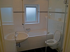 Apartment | Bathroom - Apartment in Gerolstein With Veranda (Gerolstein)