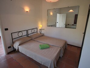 Casa | 2 dormitorios, mobiliario individual, ropa de cama