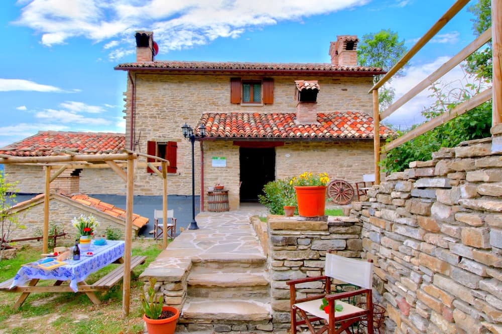 Farmhouse in Marche With Pool and Views - Palazzo Mucci