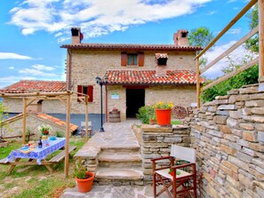 Exterior - Farmhouse in Marche With Pool and Views (Mercatello sul Metauro)